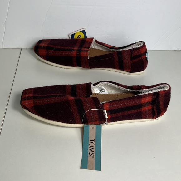 TOMS  Belmont black/red plaid with faux shearling slip on Shoes Women’s 9 NWT - Picture 3 of 7